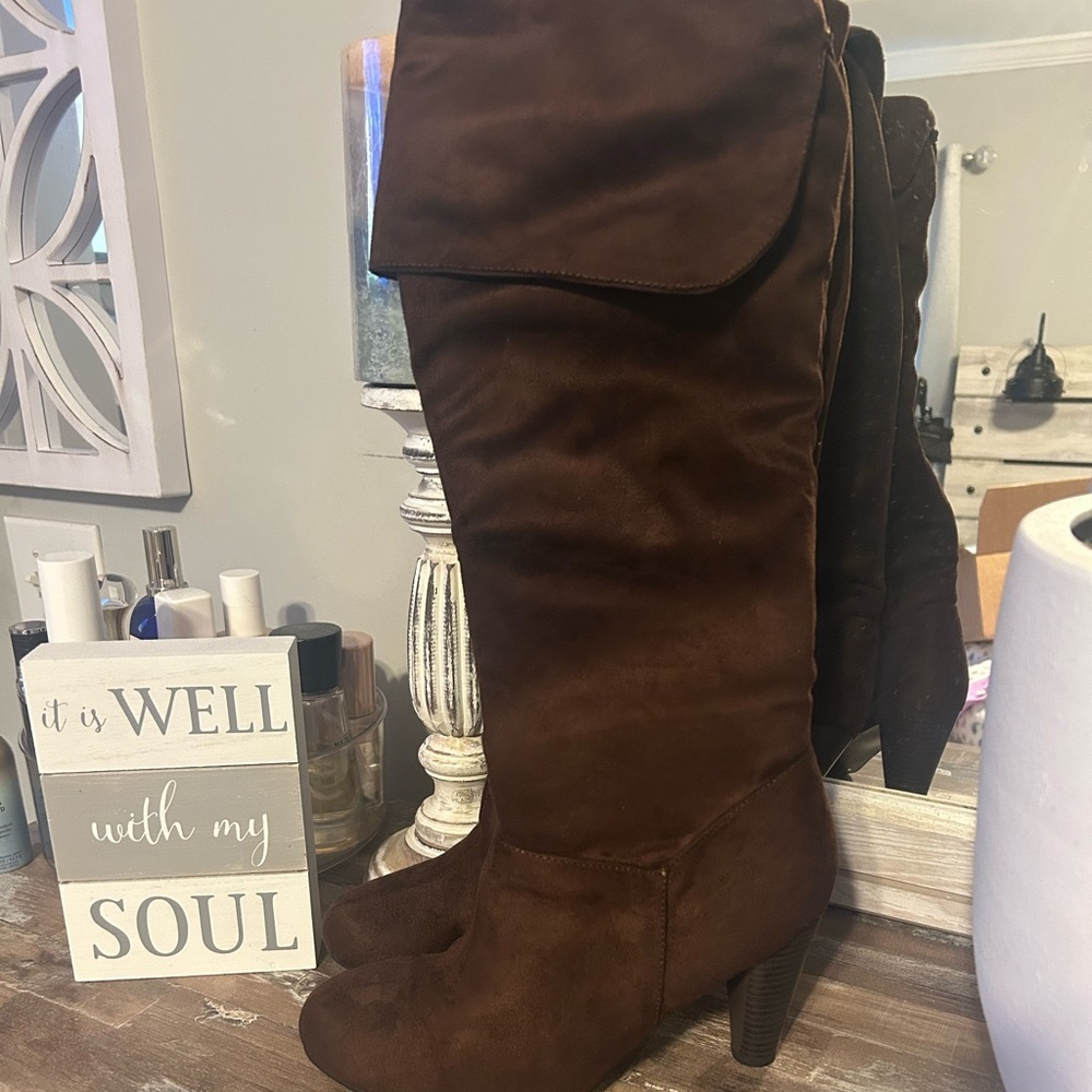 VENUS Dark Brown Suede Heeled Boots / New in Box